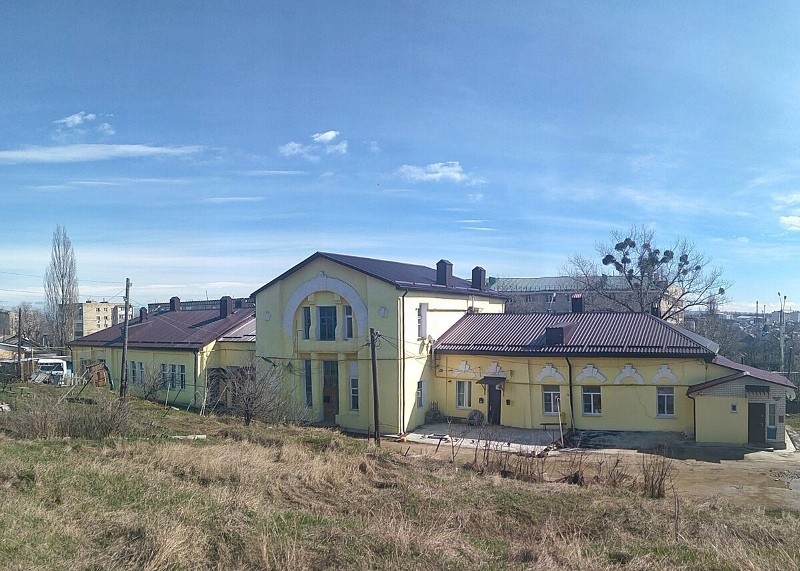 В Ставрополе в рамках Недели гражданского образования расписали бывшее здание ЖД вокзала